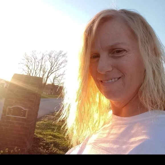 Meet your Posher, Whitney - Picture 1 of 4